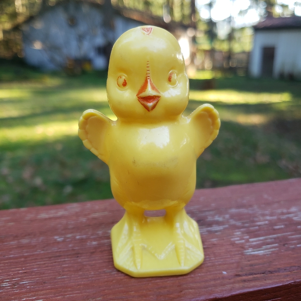 Vintage Knickerbocker Plastic CO Baby Chick - ABOUT 3.5" TALL